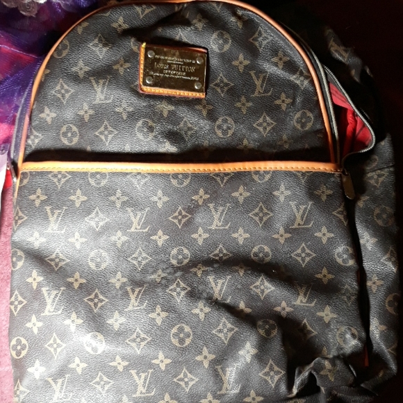 Louis Vuitton - Picture 1 of 3